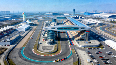 上海国际赛车场全景鸟瞰图，展现F1中国站赛道全貌